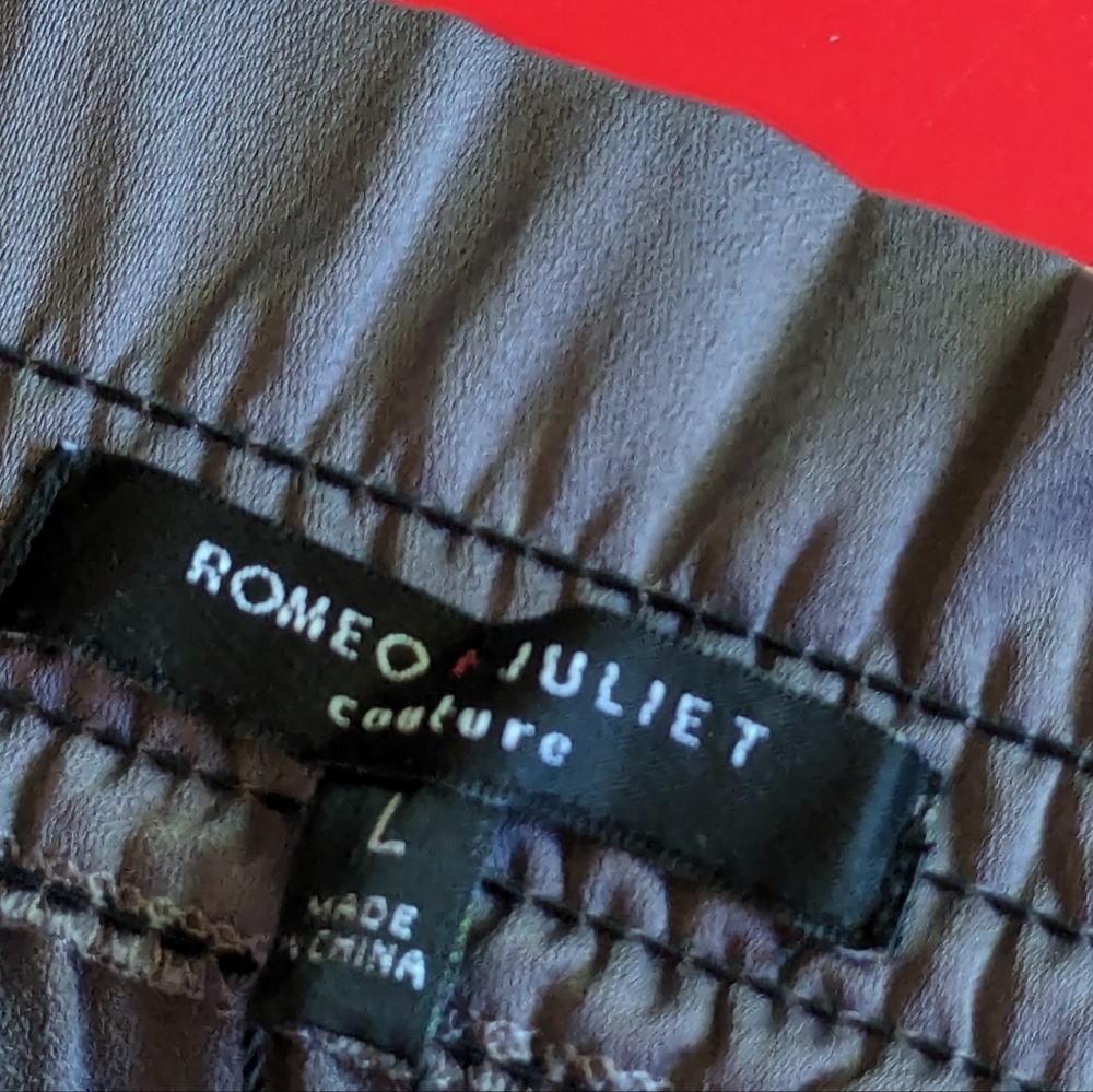 💕SALE💕 NEW Romeo and Juliet Couture Off the Shoulder Top Crop Style Blouse L - Picture 6 of 10
